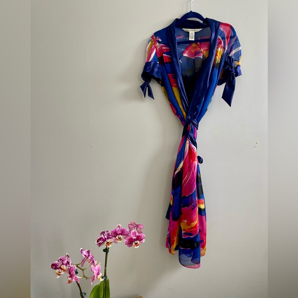 Diane von Furstenberg silk wrap-like richly colorful dress. Size 2